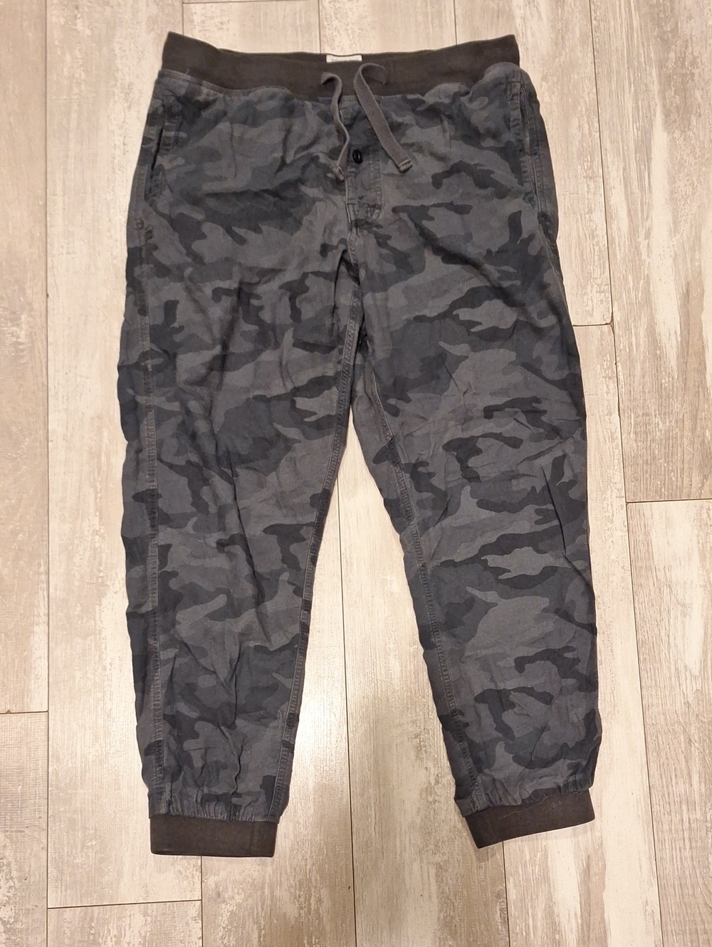 American Eagle Outfitters Men's Dark Gray Camo Jogger Fit  Pj Pants